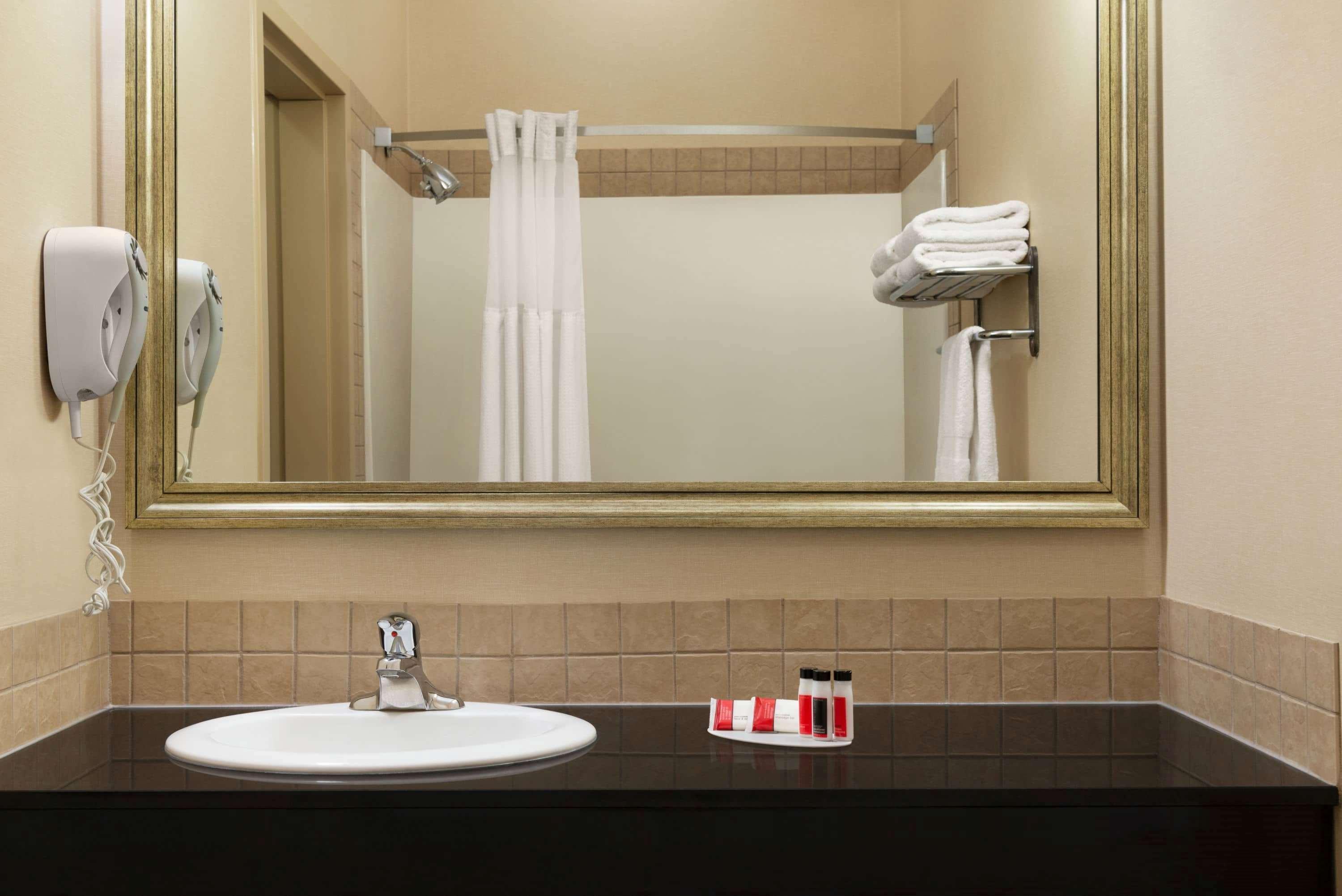 Ramada By Wyndham Drayton Valley Kültér fotó